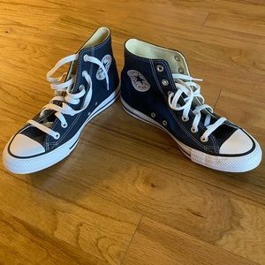 Navy blue converse